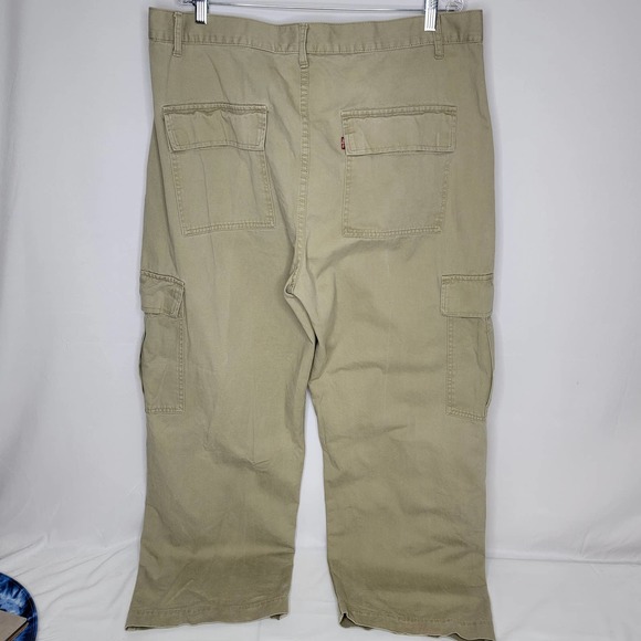 NWOT Levis Cargo Loose Fit Straight Khaki Biege Pants Mens 40x32 Flaps Pockets - Picture 2 of 8